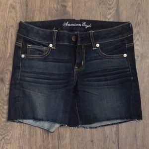American Eagle Dark Wash Denim Jean Shorts Size 4 Stretch Raw Hem